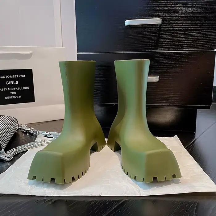 Nouvelles chaussures pour femmes