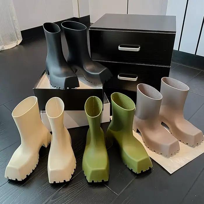 Nouvelles chaussures pour femmes
