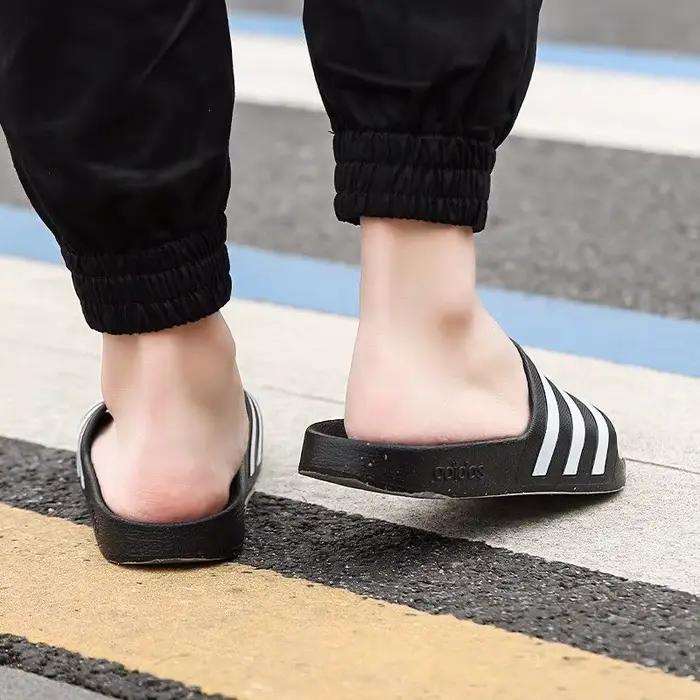 Sandales Adidas Adilette Aqua pour Hommes et Femmes Sandales Étanches Polypropylène Pantoufles Décontractées pour Maison et Extérieur Occasions Spéciales Plage et Jardin