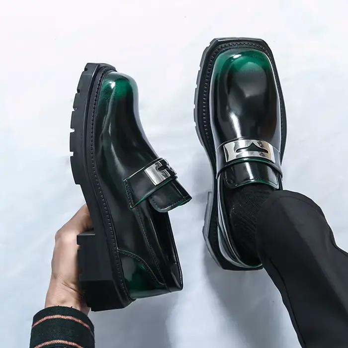 Mocassins en cuir verni noir pour hommes, chaussures décontractées à la mode, semelle épaisse, Accent en métal, chaussures formelles confortables pour le bureau, robe Streetwear