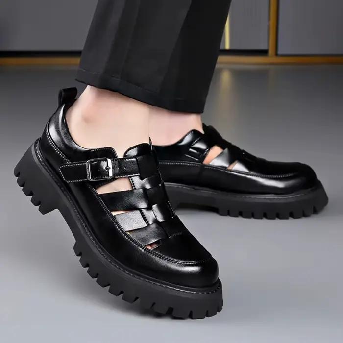 Sandales homme confortables 2026 cuir fendu perforées pour été décontracté ocassions spéciales et activités户外活动